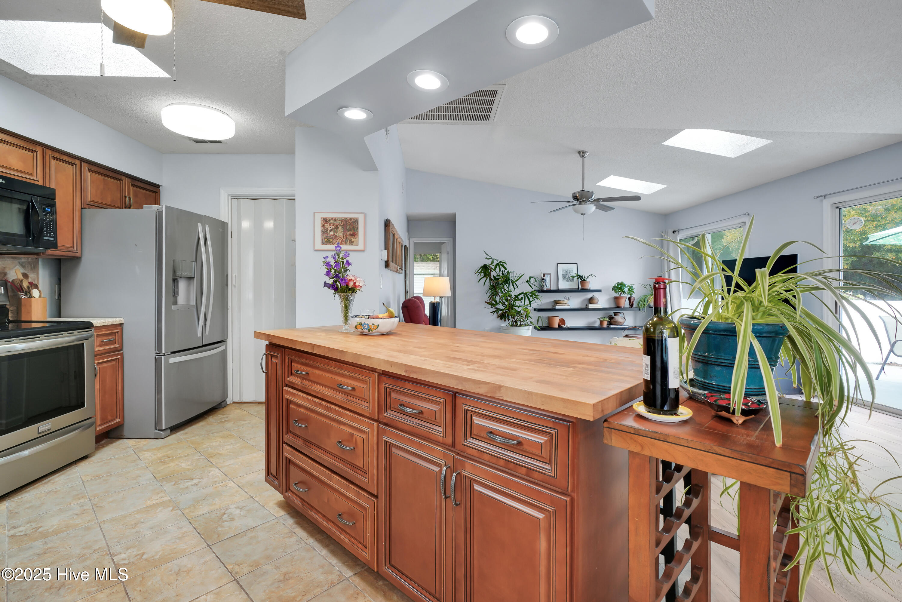 129 Red Bird Lane Hampstead, NC 28443 - Photo 9 of 37 129RedBirdLane-24