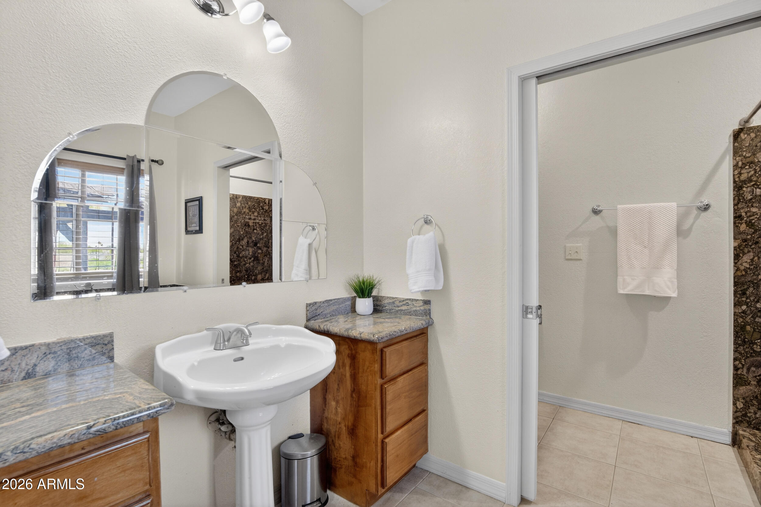 2064 West Dobbins Road Phoenix, AZ 85041 - Photo 14 of 52 En suite