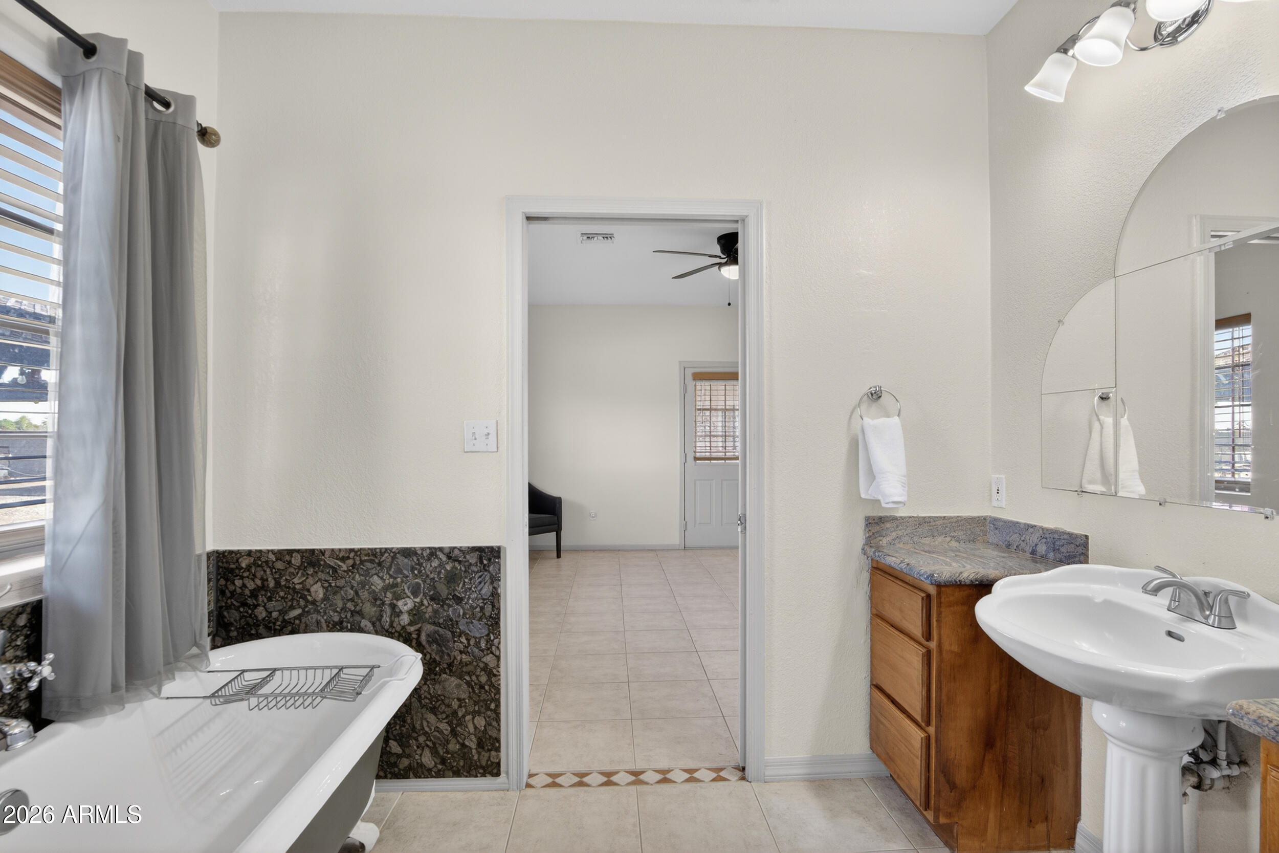 2064 West Dobbins Road Phoenix, AZ 85041 - Photo 18 of 52 En suite