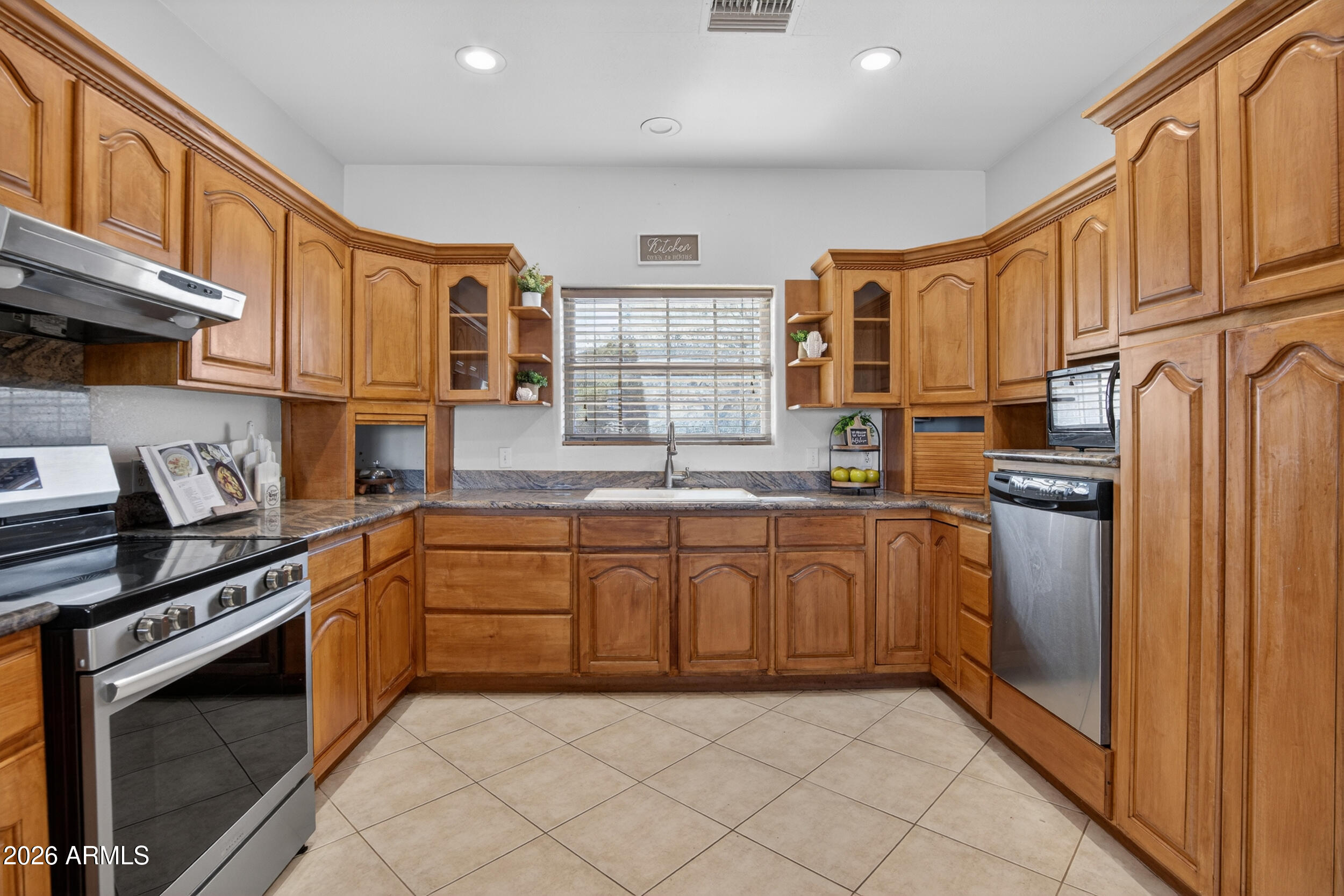 2064 West Dobbins Road Phoenix, AZ 85041 - Photo 7 of 52 Kitchen