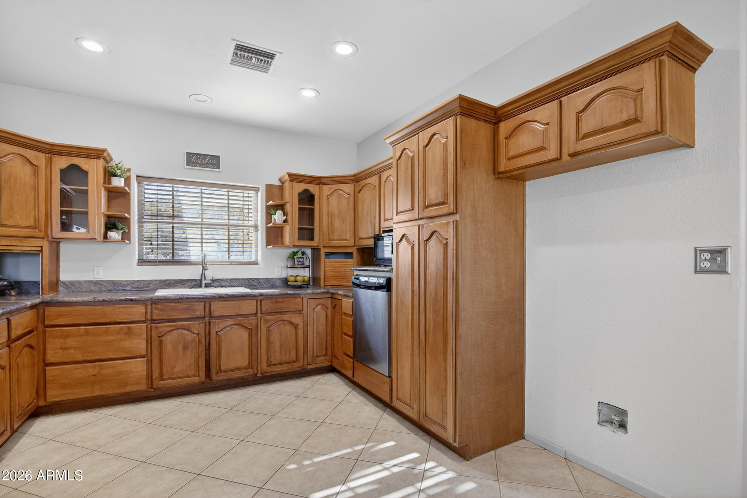 2064 West Dobbins Road Phoenix, AZ 85041 - Photo 8 of 52 Kitchen