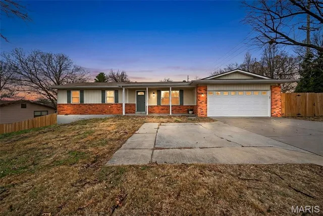 $332,000 | 105 Hunters Ridge, St. Charles, MO 63301