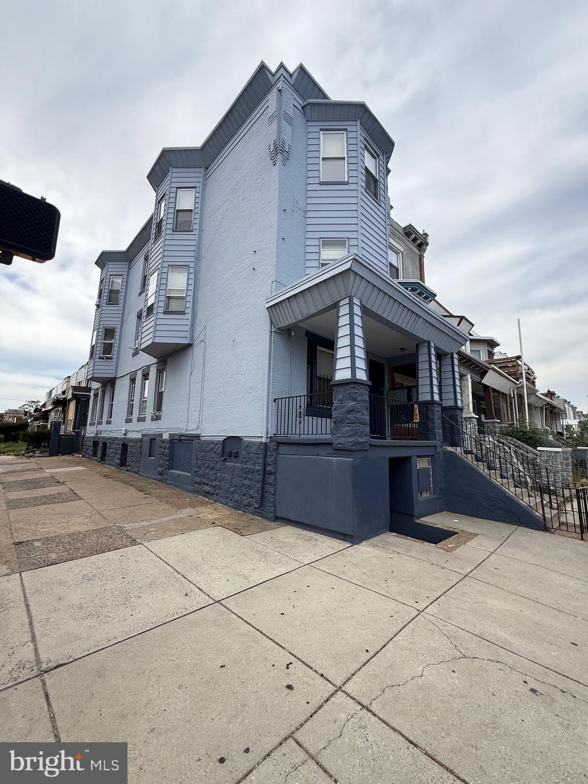 a view of house with a street