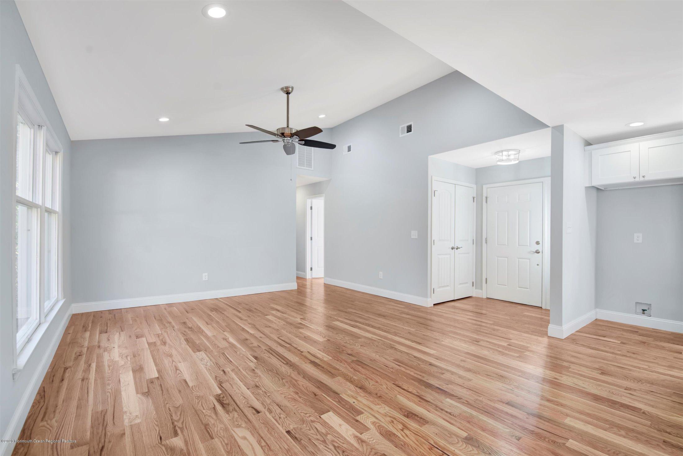 65 Harbor Inn Road Bayville, NJ 08721 - Photo 14 of 31 08-LIVING ROOM