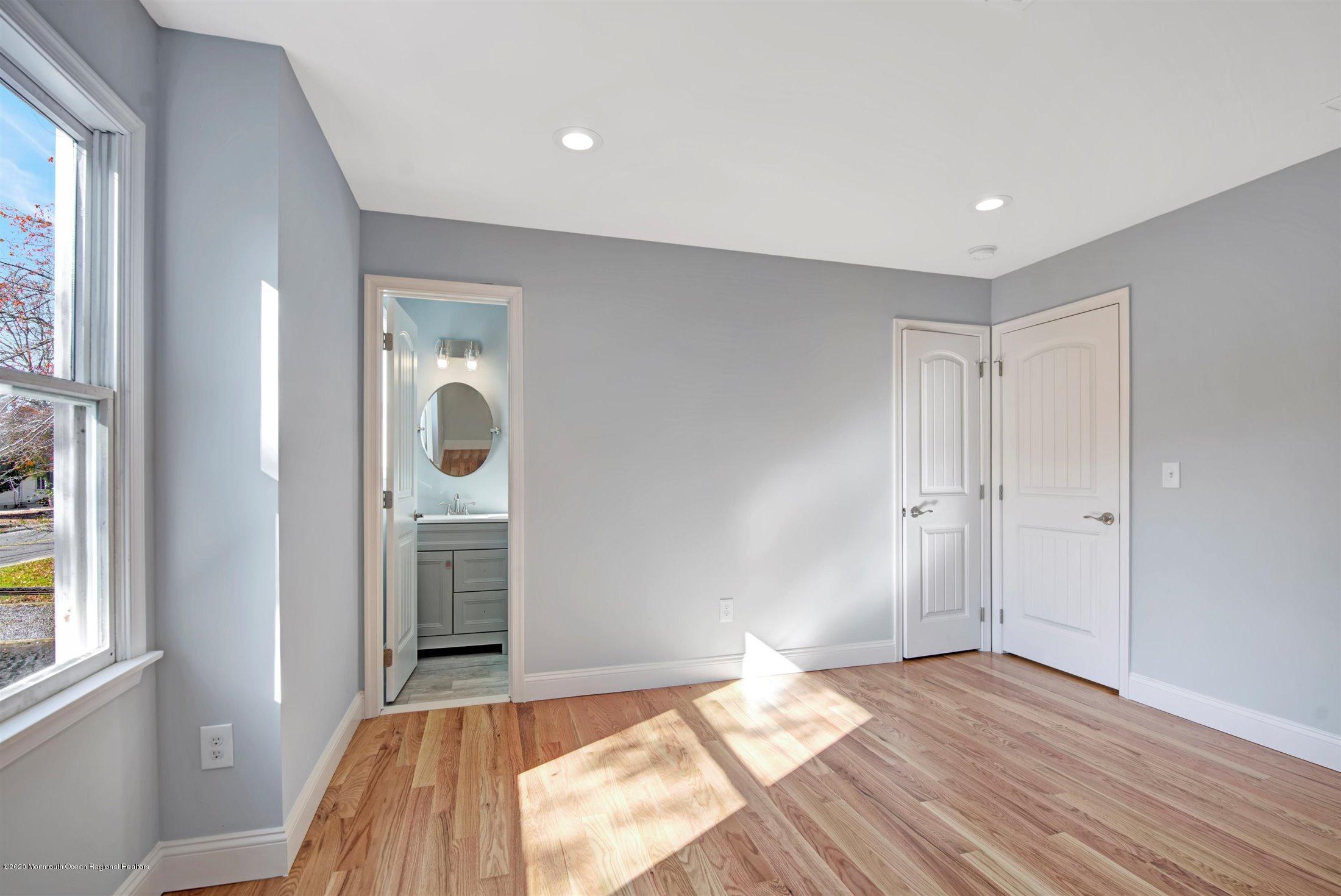 65 Harbor Inn Road Bayville, NJ 08721 - Photo 22 of 31 20-MASTER BEDROOM