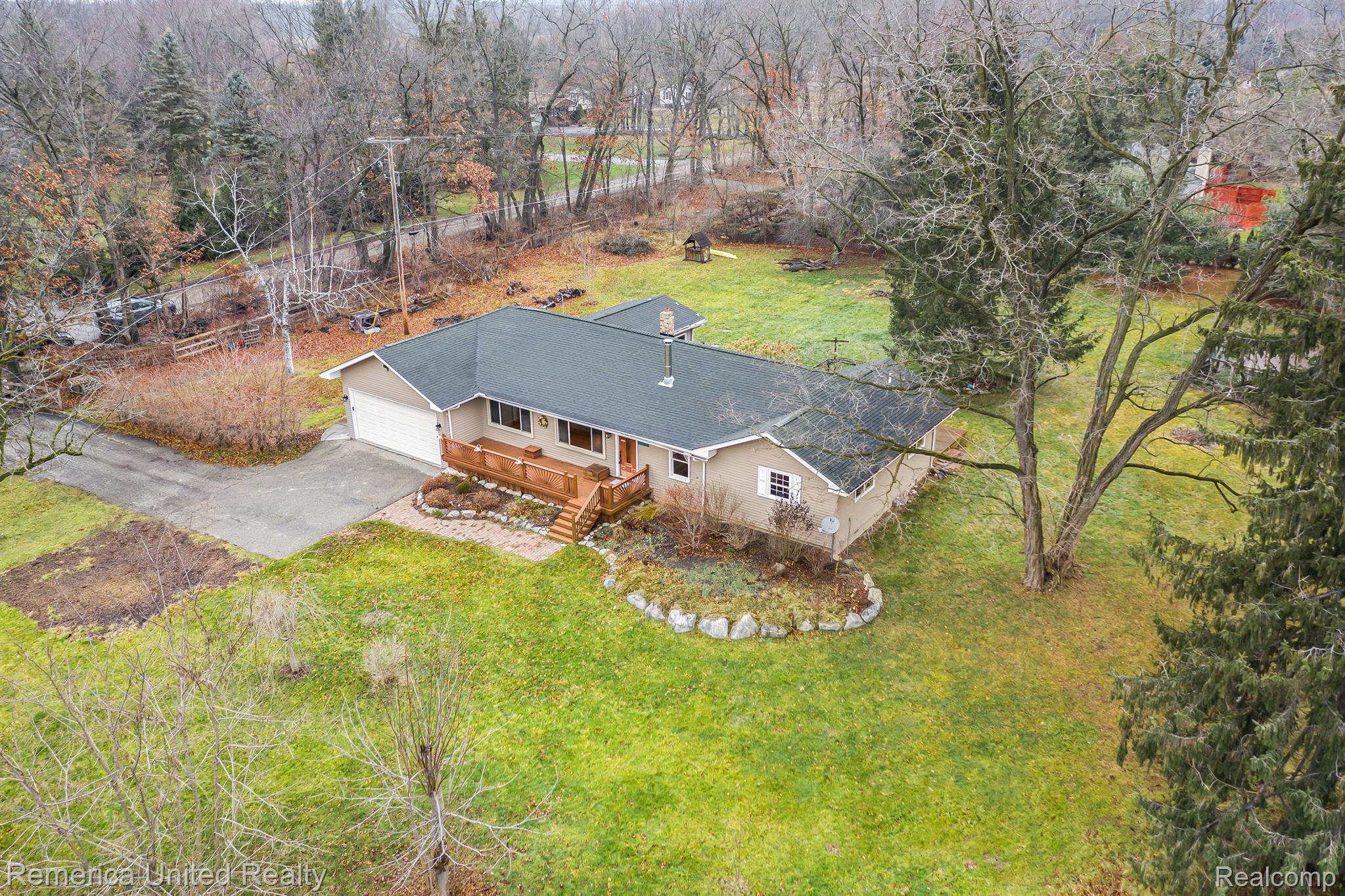 10413 Oakhill Road Holly, MI 48442 - Photo 30 of 39 SITS ON 2 ACRES