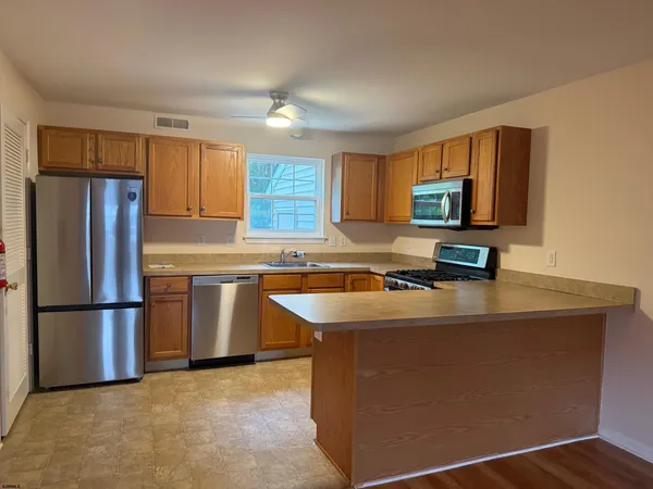 $2,450 | 551 London Court, Unit 551, Egg Harbor Township, NJ 08234