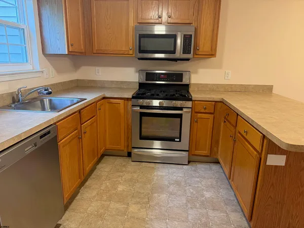$2,450 | 551 London Court, Unit 551, Egg Harbor Township, NJ 08234