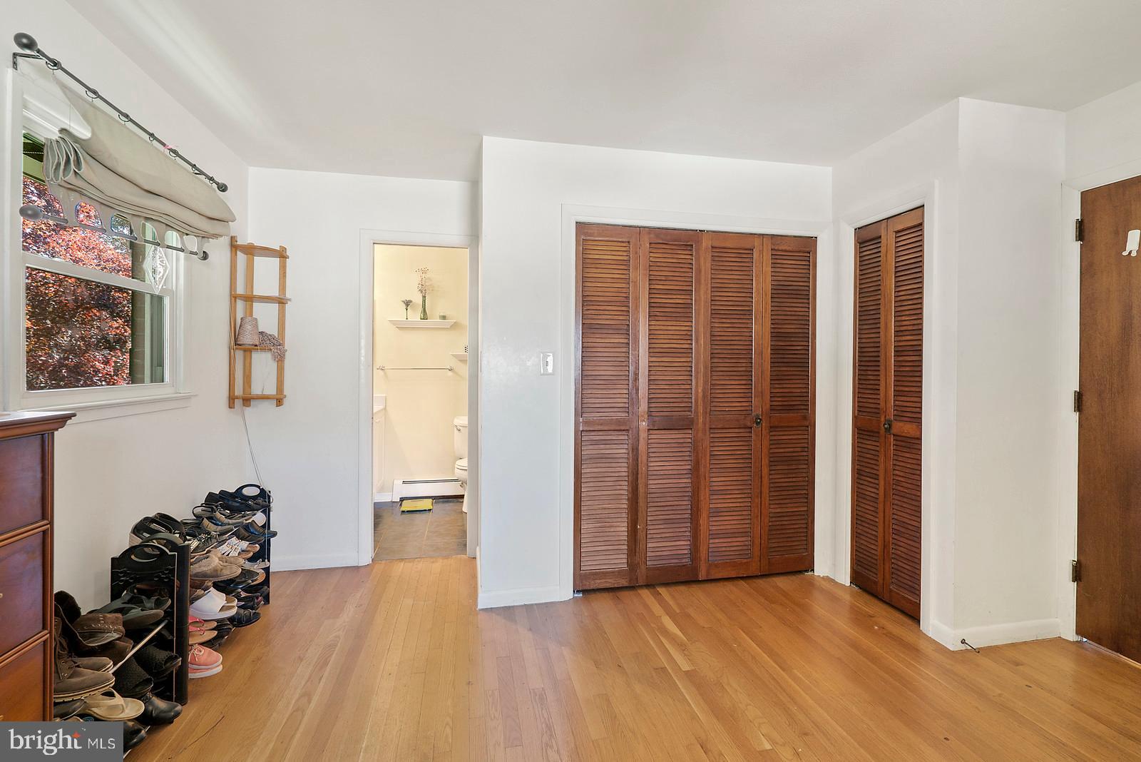 482 Foxcroft Road Warrenton, VA 20186 - Photo 14 of 32 Note the closets
