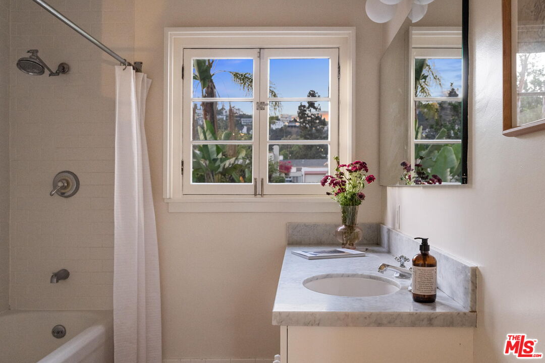 3216 Lowry Road Los Angeles, CA 90027 - Photo 29 of 54