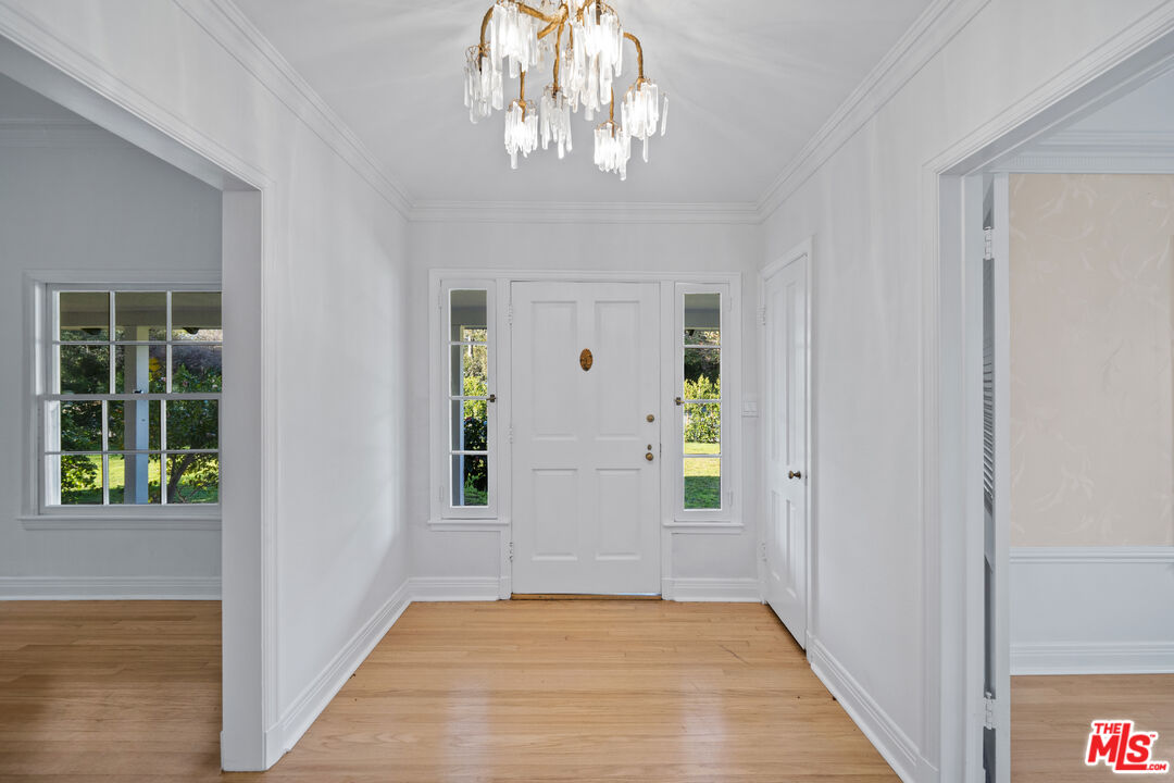 109 Homewood Road Los Angeles, CA 90049 - Photo 5 of 30