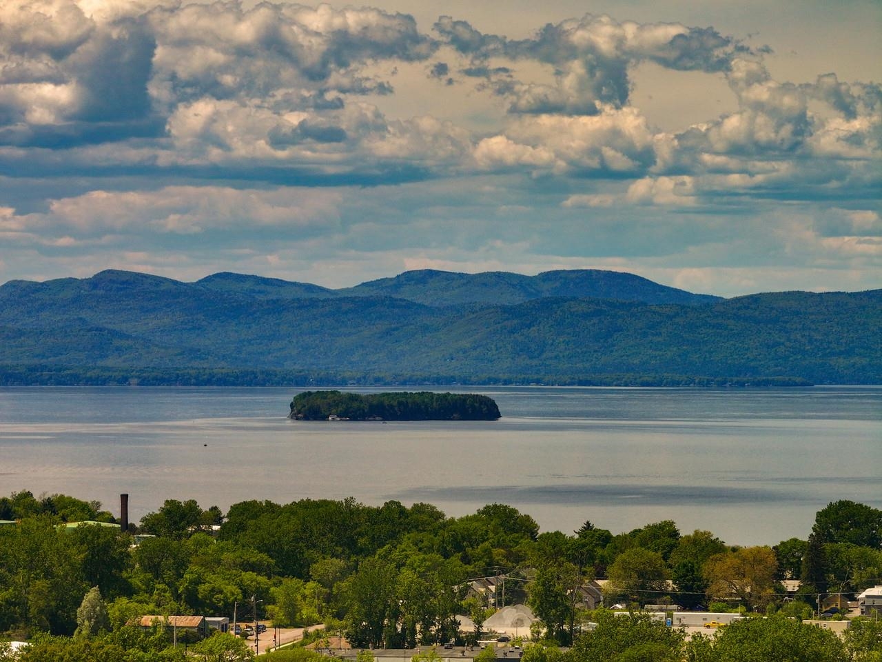 165 Crescent Road Burlington, VT 05401 - Photo 8 of 60 Gallery Image 8