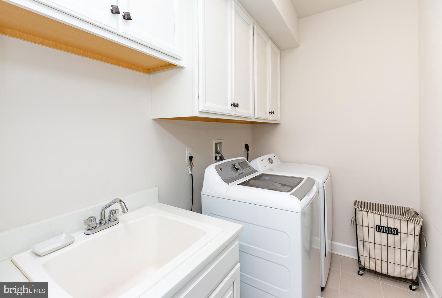 21 The Lane Wayne, PA 19087 - Photo 23 of 57 a utility room with dryer and washer