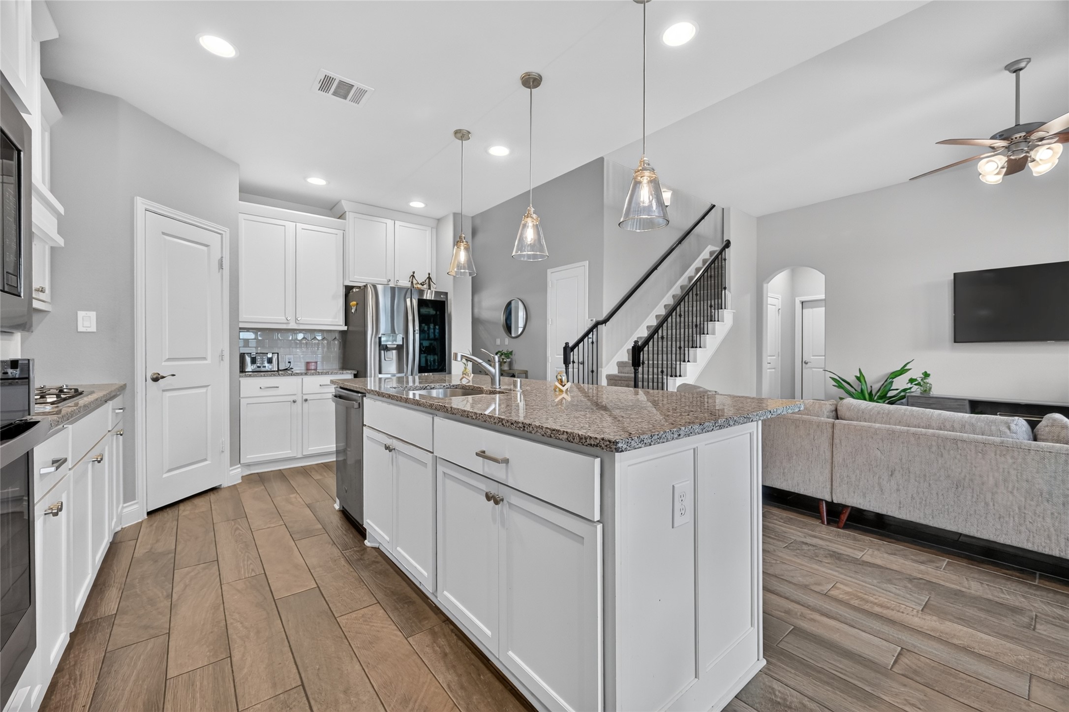 2047 Blackhawk Ridge Lane Manvel, TX 77578 - Photo 10 of 44