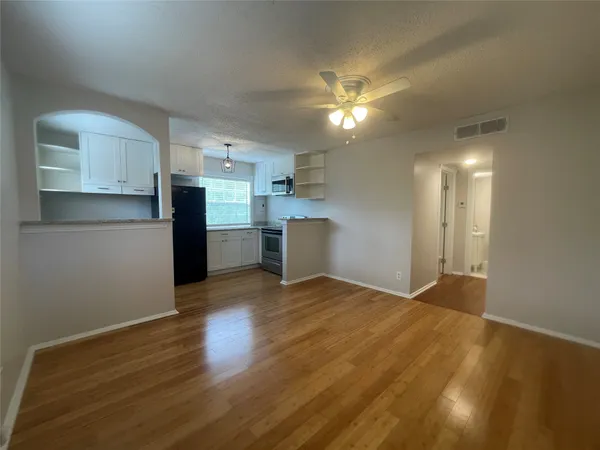 $1,250 | 1502 Heights Boulevard, Unit 10, Houston, TX 77008