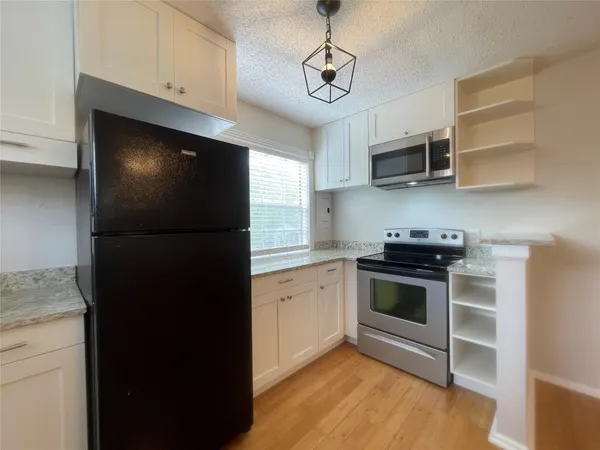$1,250 | 1502 Heights Boulevard, Unit 10, Houston, TX 77008