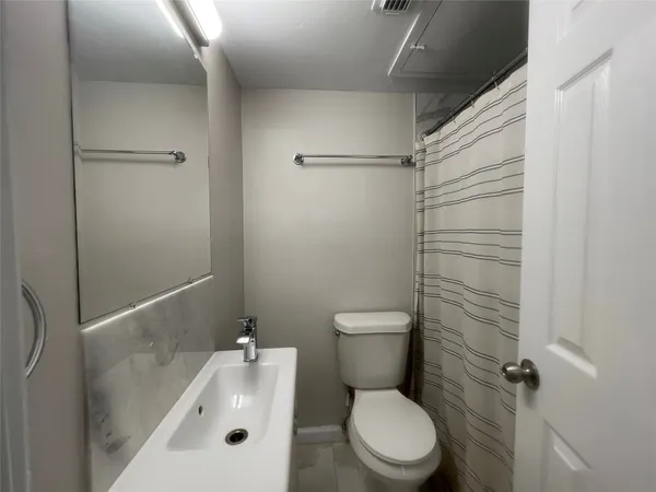 $1,250 | 1502 Heights Boulevard, Unit 10, Houston, TX 77008