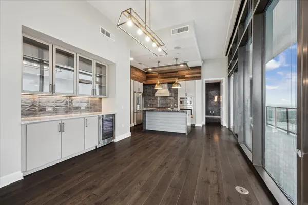 $7,225 | 9757 Katy Freeway, Unit 2501, Houston, TX 77024