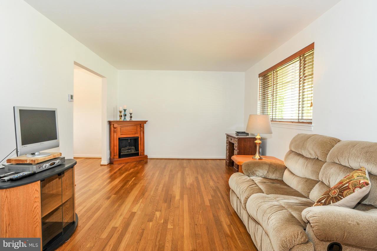 6910 Vancouver Road Springfield, VA 22152 - Photo 3 of 28 a living room with furniture and a fireplace