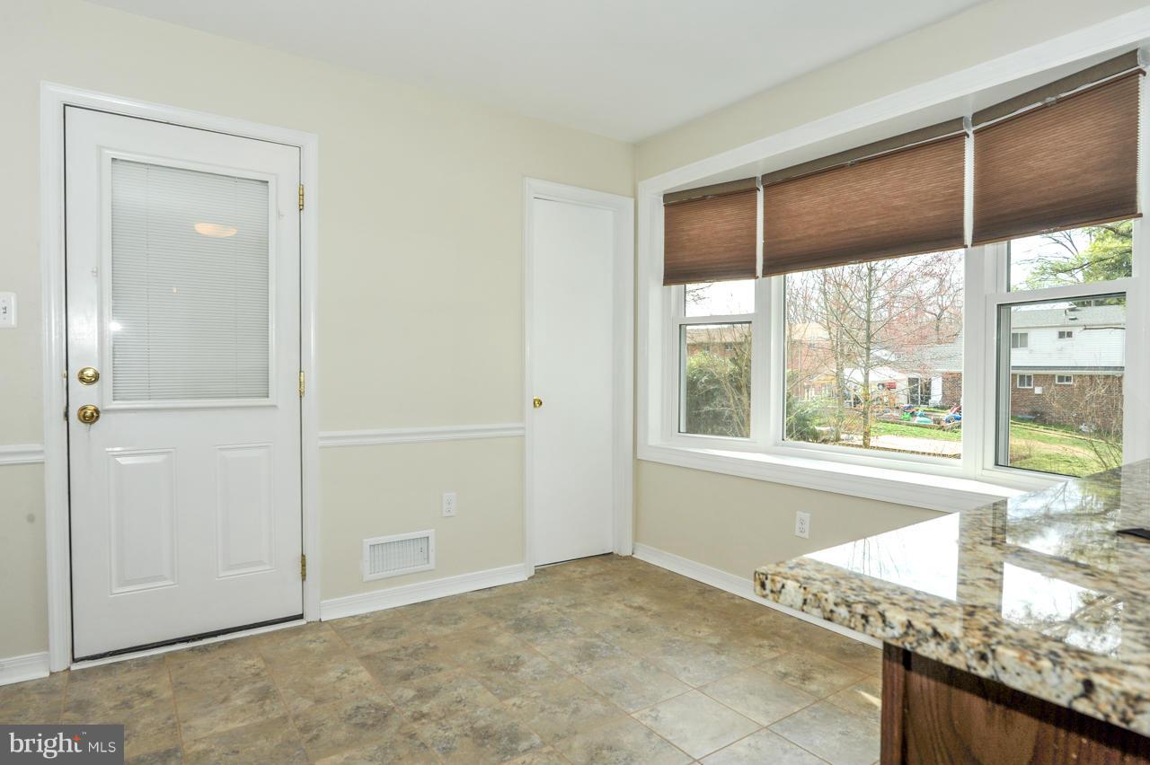 6910 Vancouver Road Springfield, VA 22152 - Photo 10 of 28 an empty room with a window