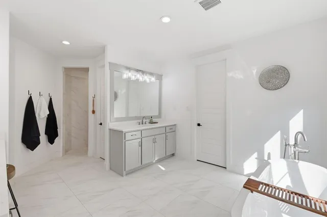 $915,000 | 206 Denton Street East, Argyle, TX 76226