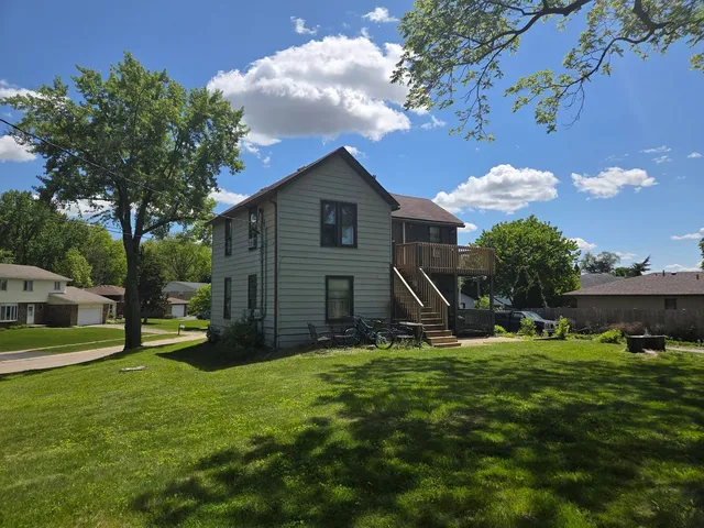 $279,000 | 945-947 South Street, Woodstock, IL 60098