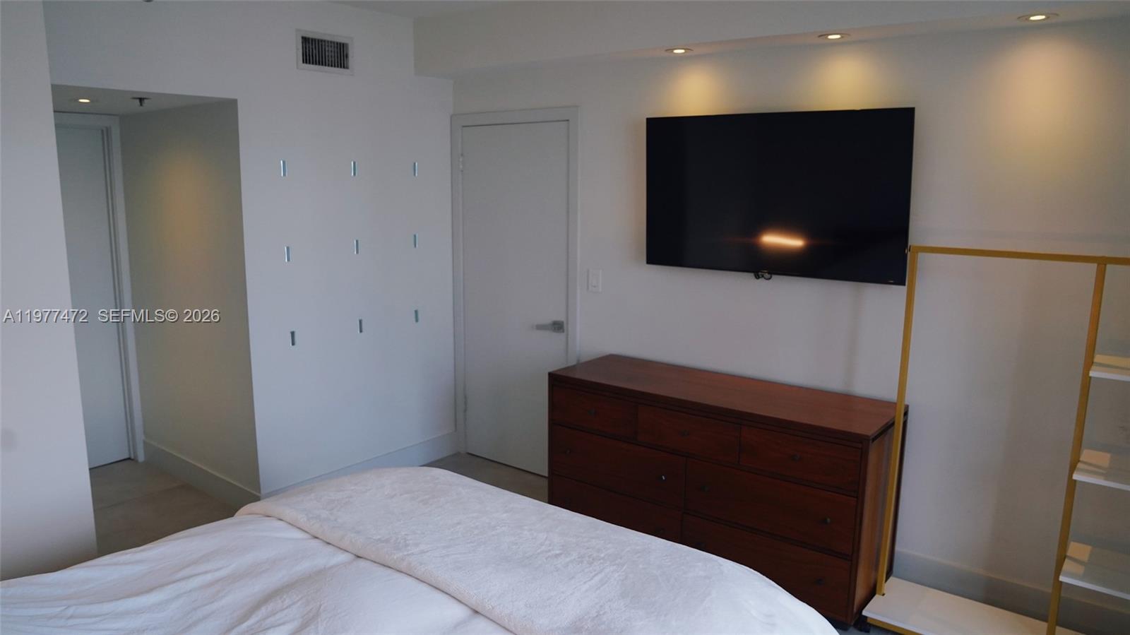 540 Brickell Key Drive, Unit 1711 Miami, FL 33131 - Photo 15 of 20