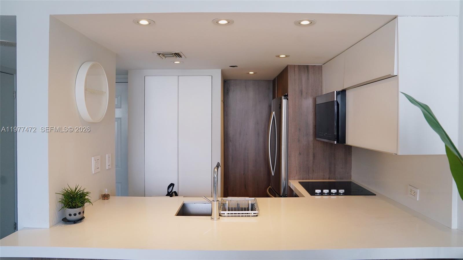 540 Brickell Key Drive, Unit 1711 Miami, FL 33131 - Photo 6 of 20