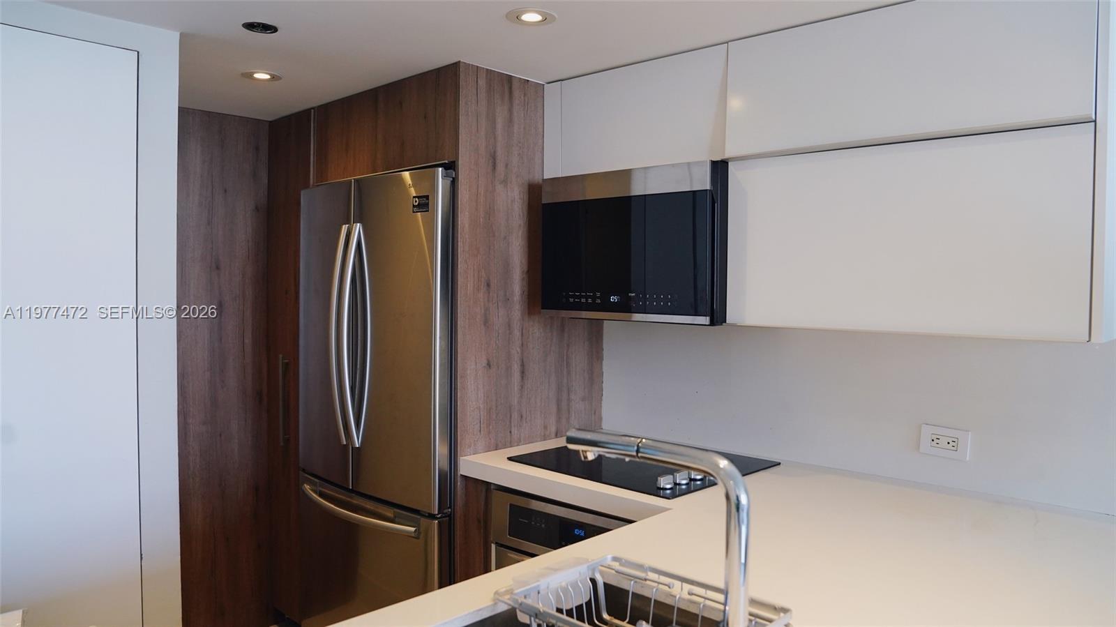 540 Brickell Key Drive, Unit 1711 Miami, FL 33131 - Photo 8 of 20