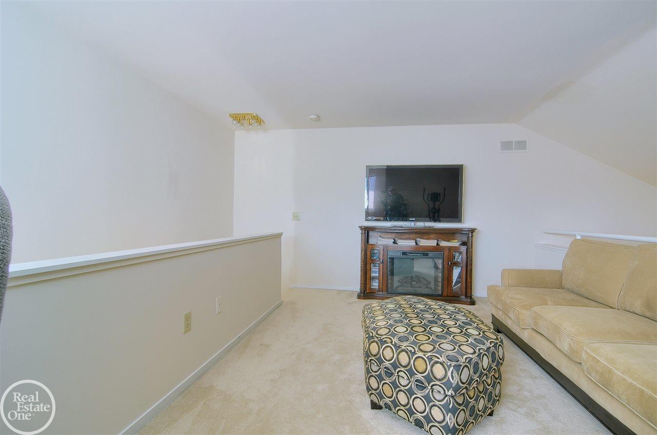 712 Eton Court, Unit #155 Rochester Hills, MI 48307 - Photo 19 of 28
