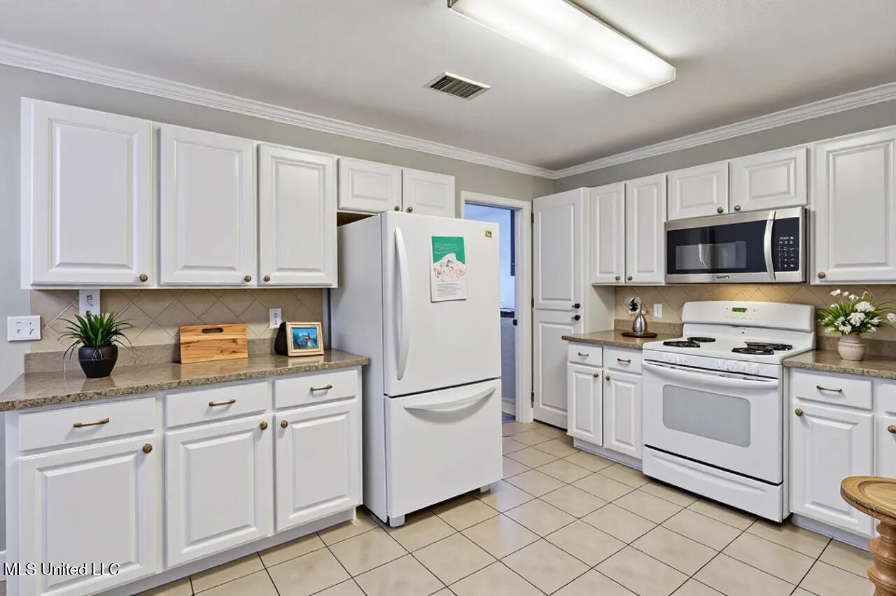 2046 South Cobblestone Cove Brandon, MS 39042 - Photo 6 of 25 collov-ai_20251029095848_veilrh