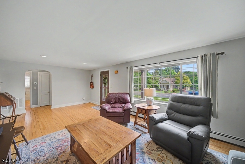 409 Ridge Road Dayton, NJ 08810 - Photo 6 of 36 Gallery Image 6