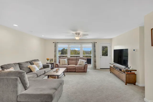 $299,999 | 1744 Parkview Drive, Bedford, IN 47421