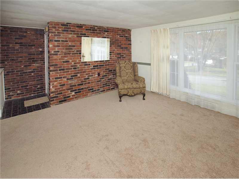 2 Riviera Road Plum, PA 15239 - Photo 11 of 20 Living Room.