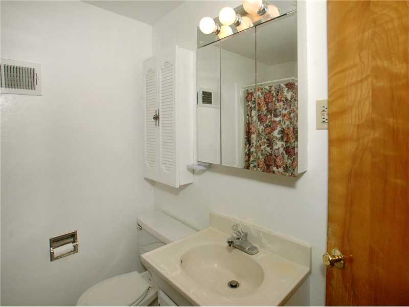 2 Riviera Road Plum, PA 15239 - Photo 17 of 20 Full Bath.