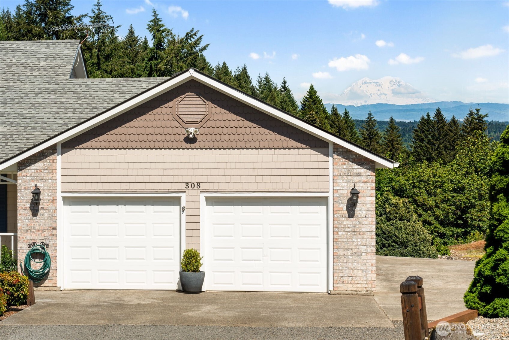 308 Brockway Road Chehalis, WA 98532 - Photo 4 of 40 a view of a garage