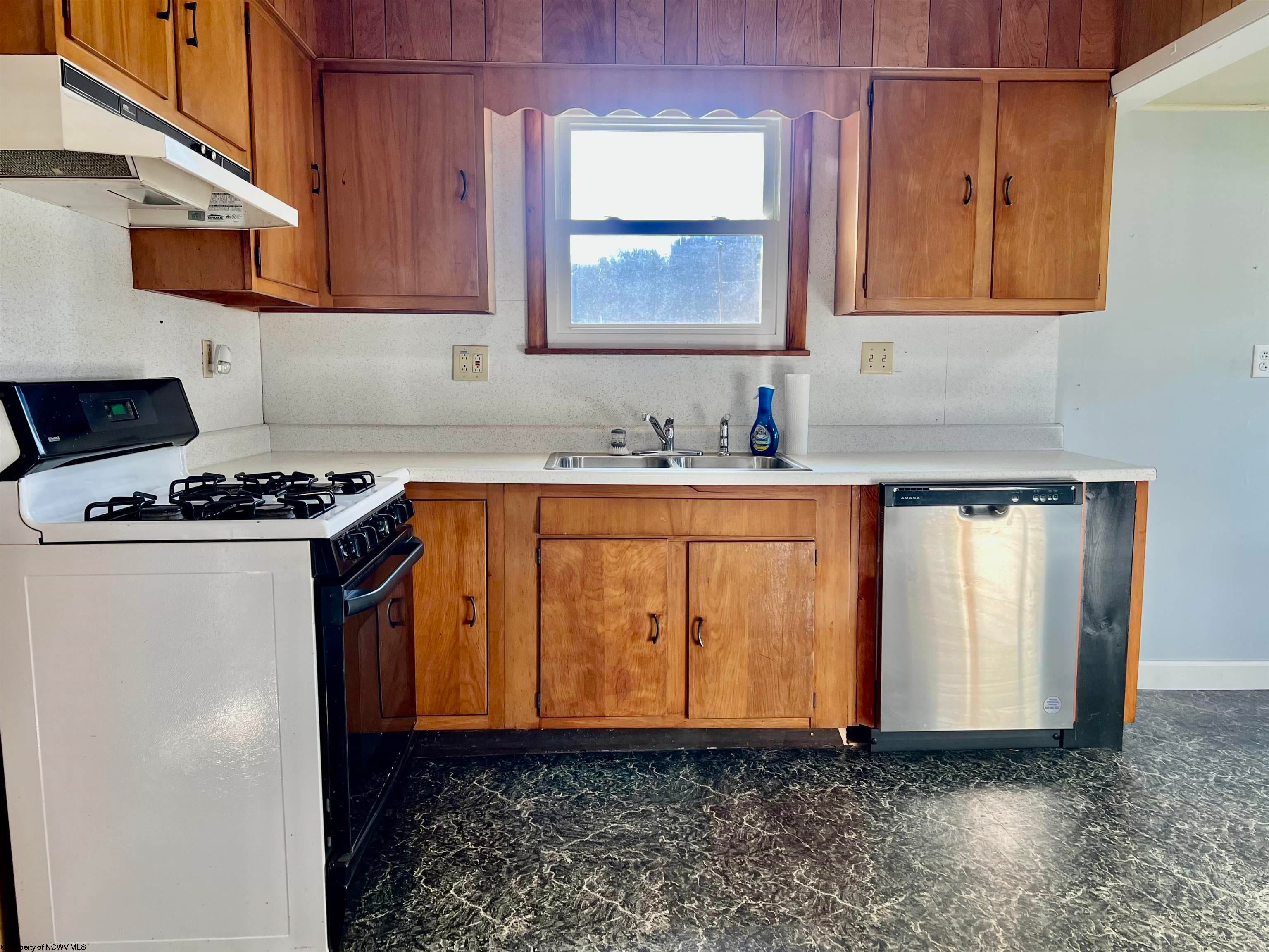 9 Punkin Center Road Fairview, WV 26570 - Photo 4 of 30 Gallery Image 4