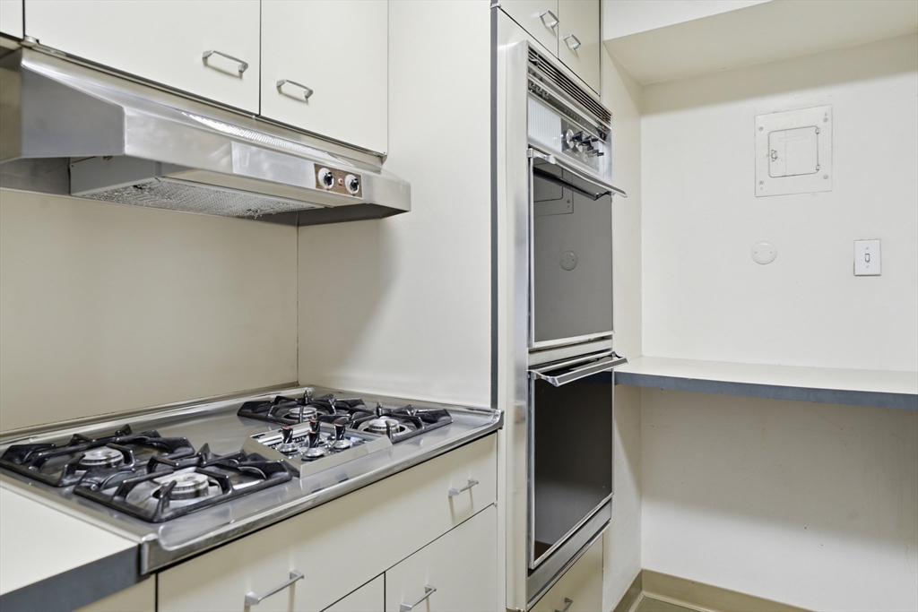 180 Beacon Street, Unit 8DE Boston, MA 02116 - Photo 25 of 31