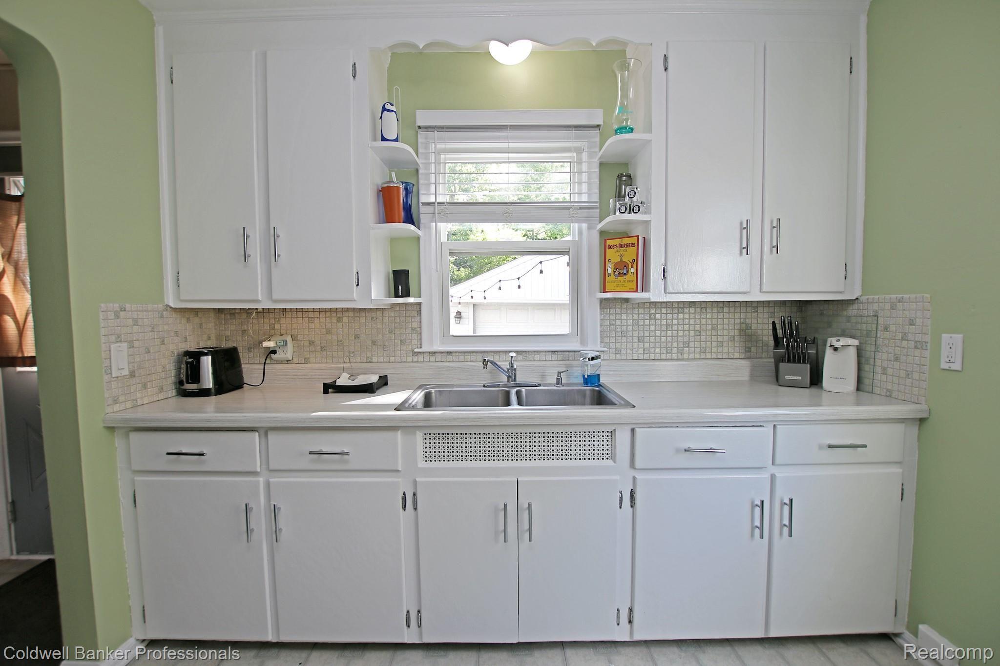 3796 Greenfield Road Berkley, MI 48072 - Photo 12 of 40 12) Kitchen.jpg