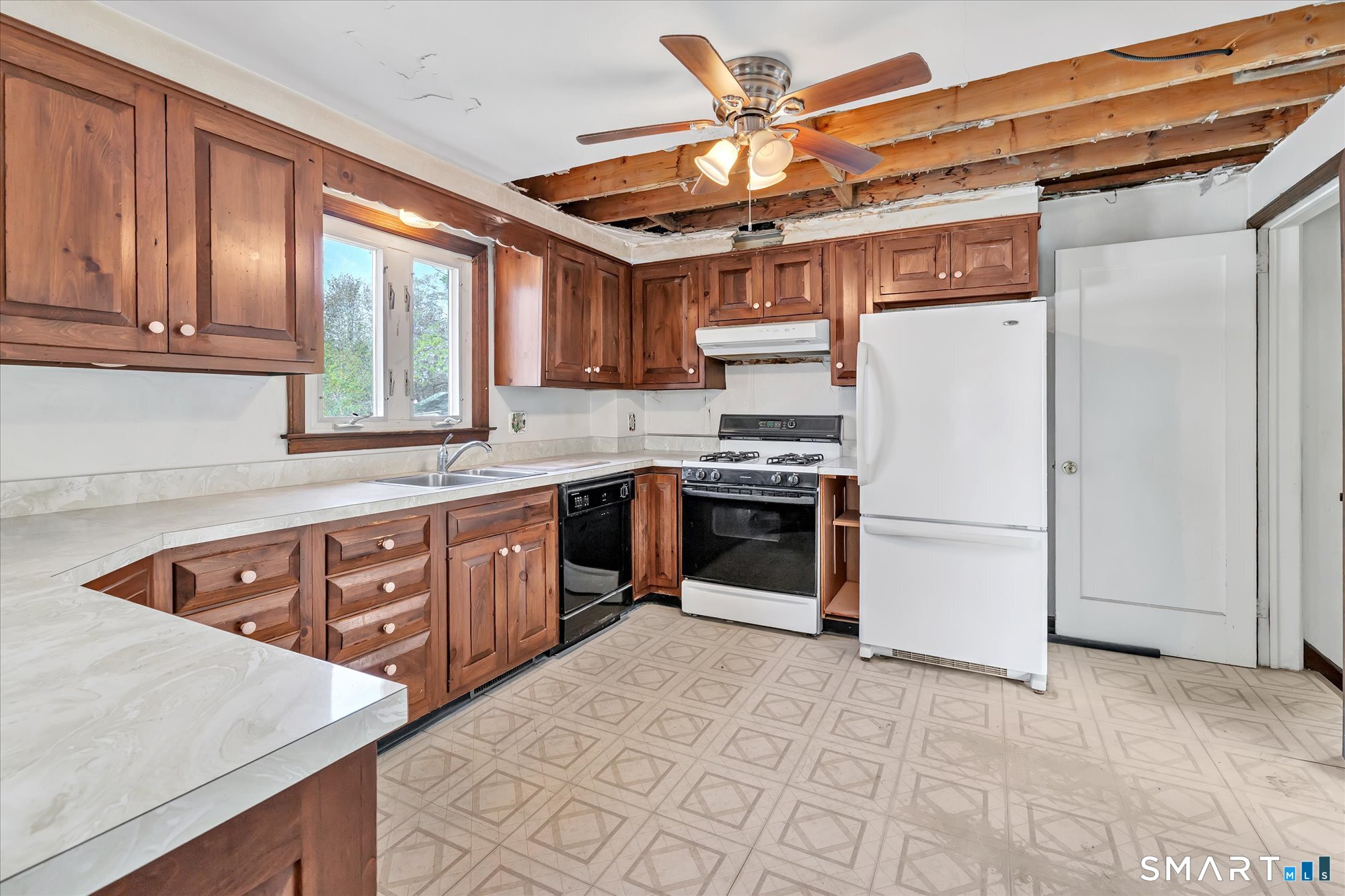 3850 Old Town Road Bridgeport, CT 06606 - Photo 13 of 36
