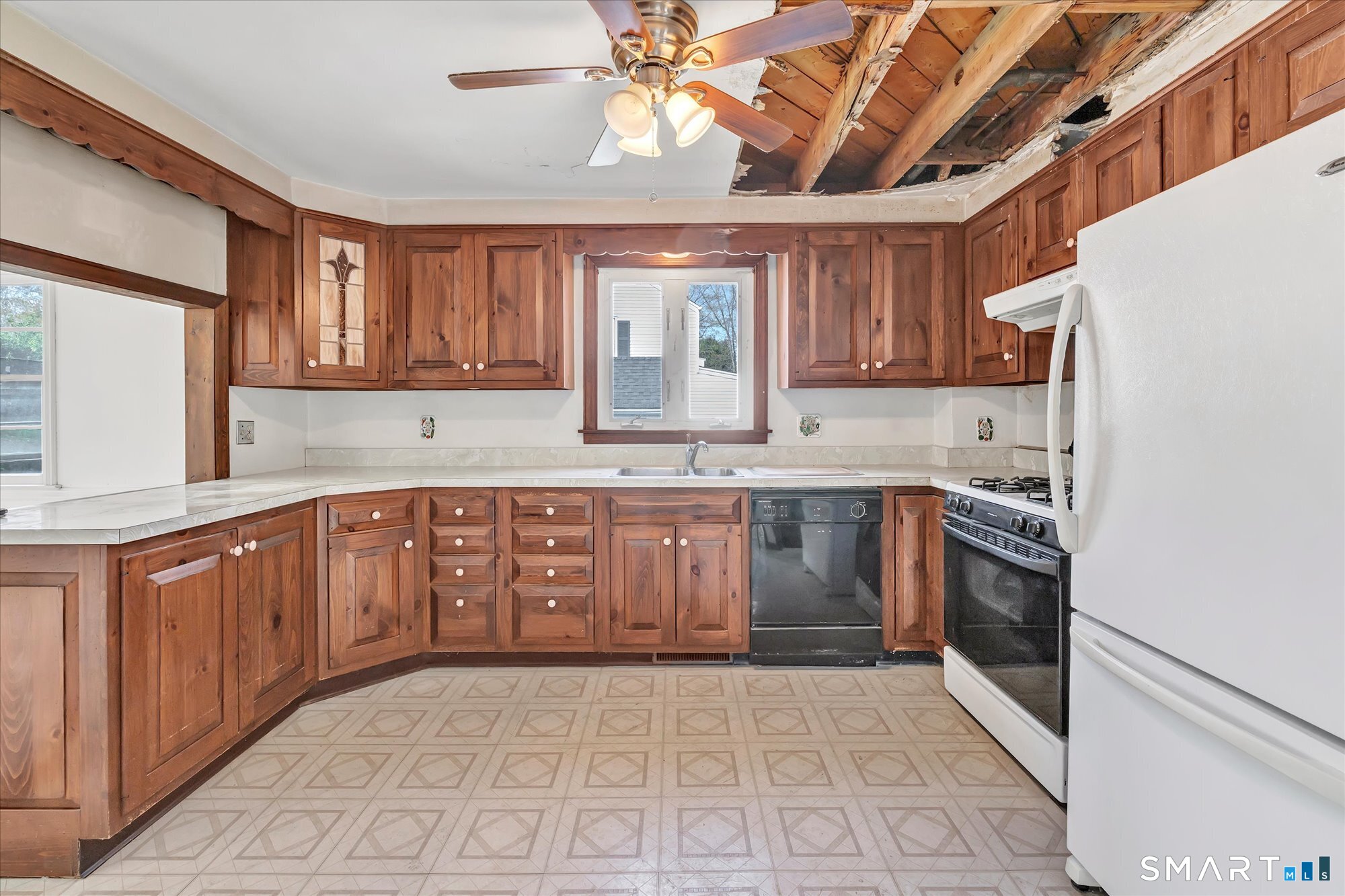 3850 Old Town Road Bridgeport, CT 06606 - Photo 14 of 36