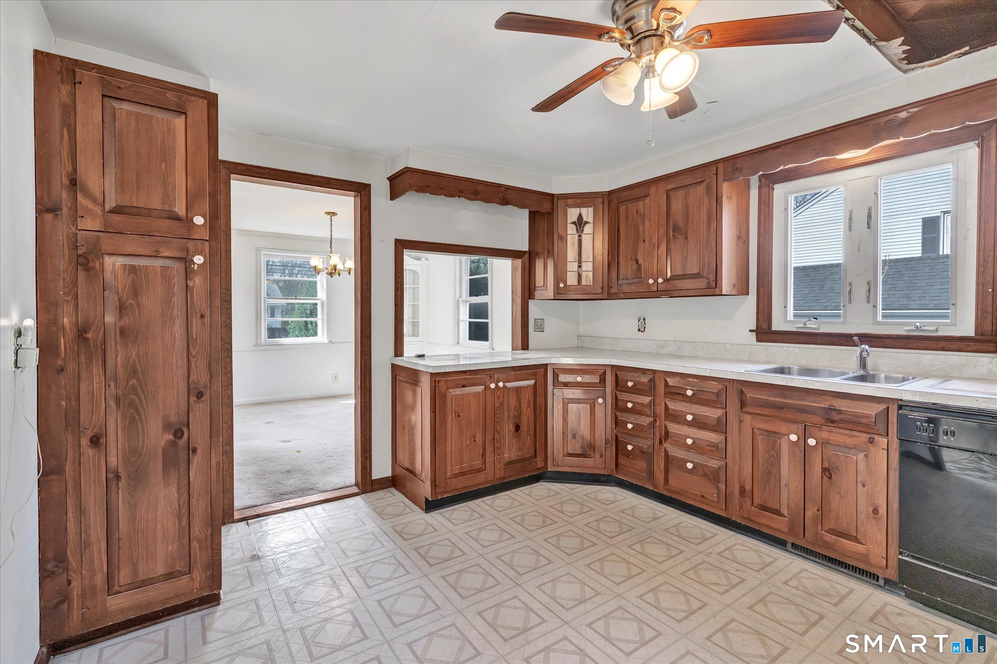 3850 Old Town Road Bridgeport, CT 06606 - Photo 15 of 36