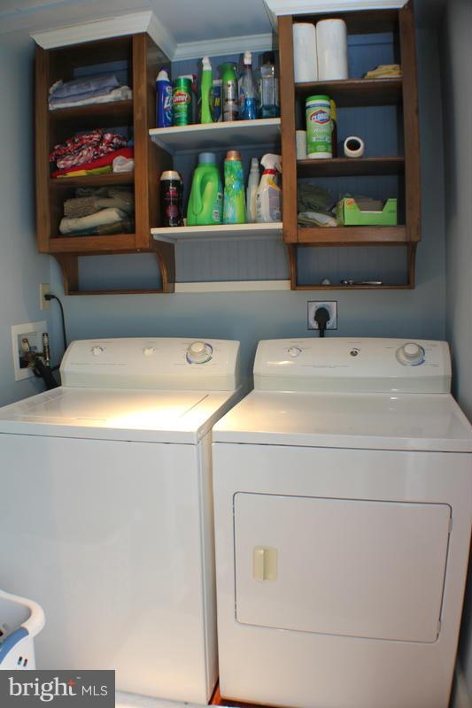 31 Starks Road Washington, VA 22747 - Photo 23 of 30 a utility room with dryer and washer