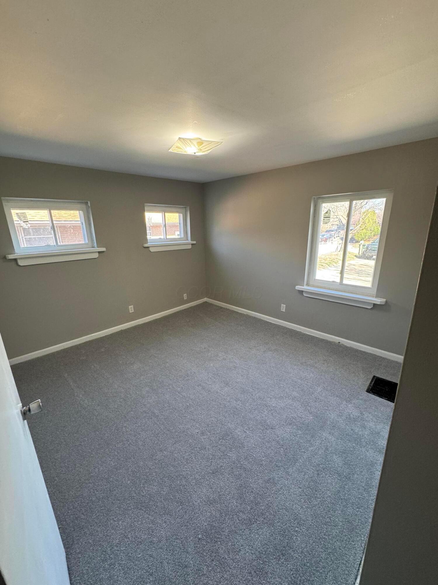 2499 Howey Road Columbus, OH 43211 - Photo 7 of 13 upstairs master bedroom