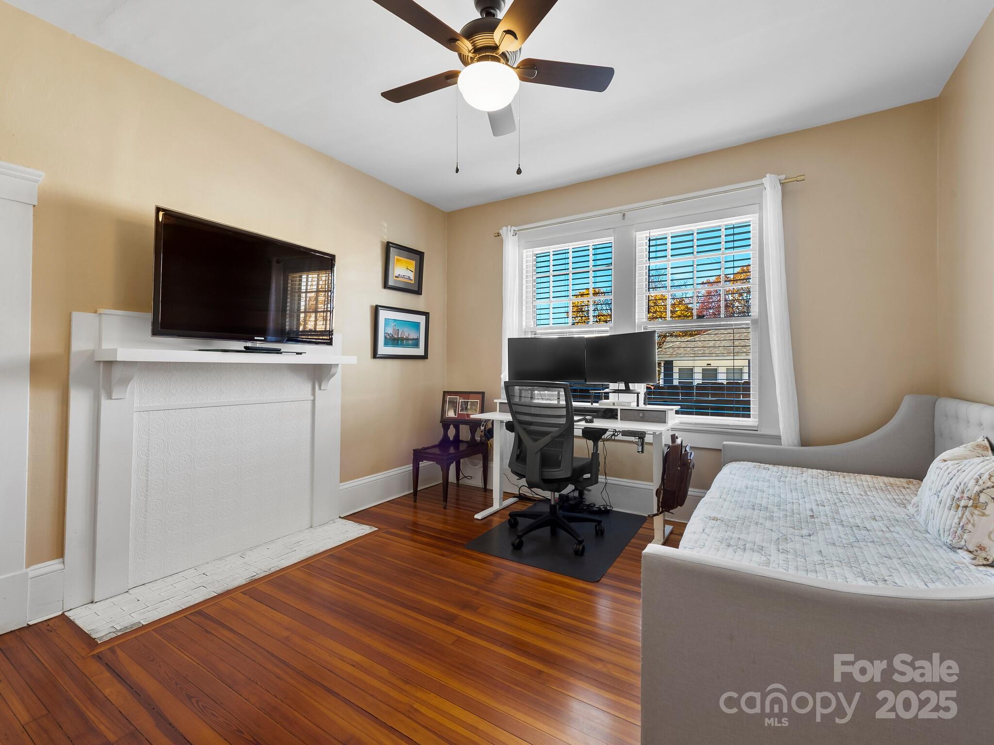 127 Pennsylvania Avenue Asheville, NC 28806 - Photo 28 of 48 a living room with furniture and a flat screen tv