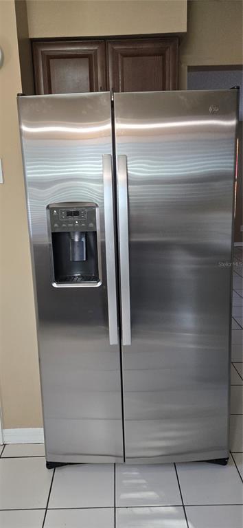 2530 Georgia Avenue, Unit B Sanford, FL 32773 - Photo 11 of 48 a close view of washer and dryer