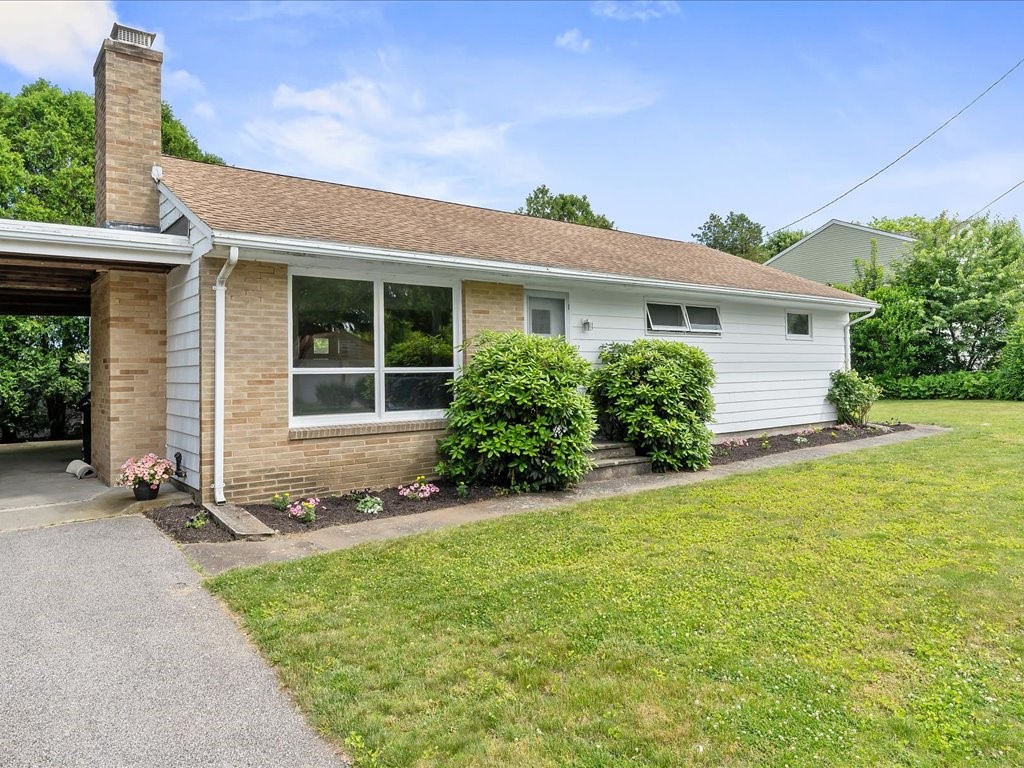 27 Top Street Westerly, RI 02891 - Photo 2 of 25 Gallery Image 2