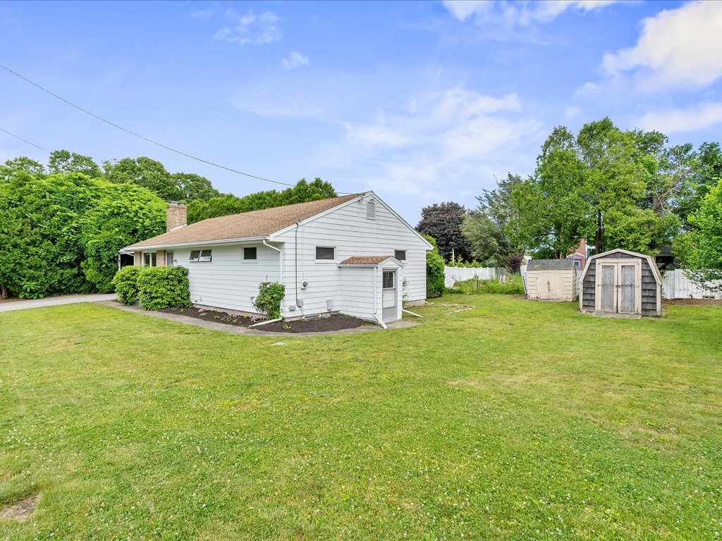27 Top Street Westerly, RI 02891 - Photo 3 of 25 Gallery Image 3