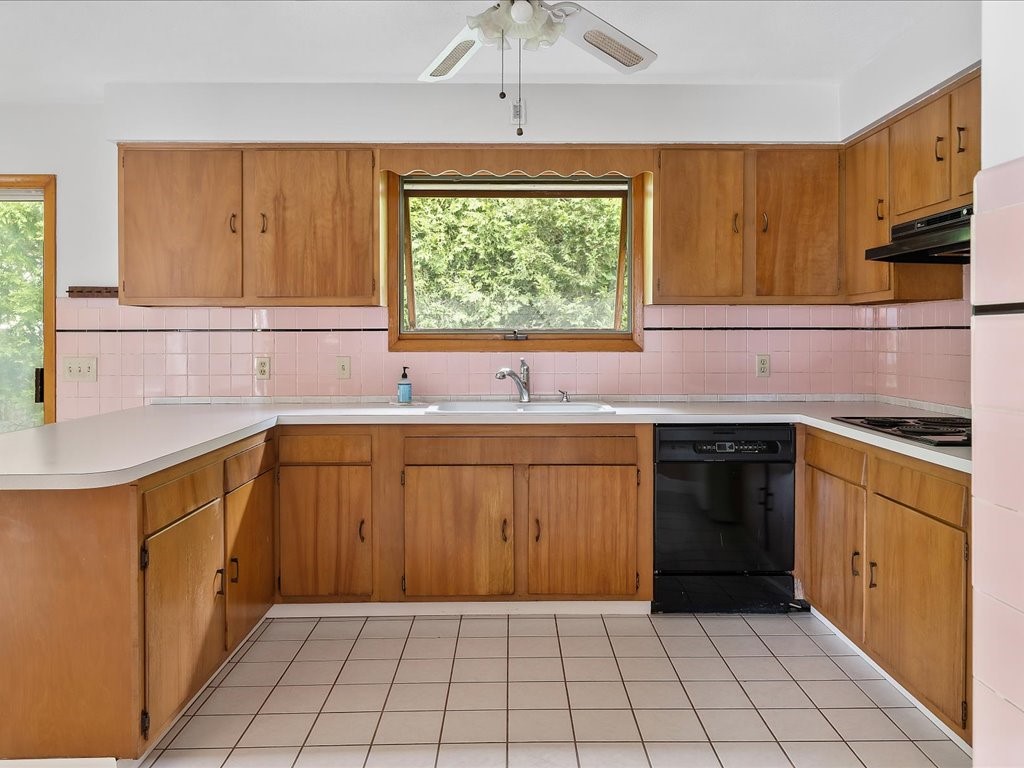 27 Top Street Westerly, RI 02891 - Photo 10 of 25 Gallery Image 10