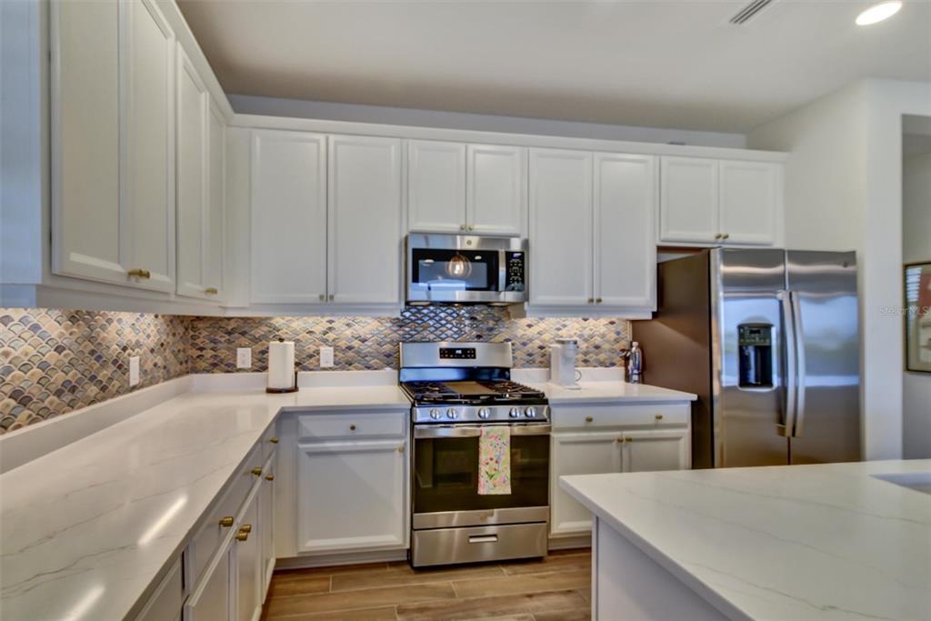 8192 Sternway Road Sarasota, FL 34240 - Photo 6 of 33 Gallery Image 6